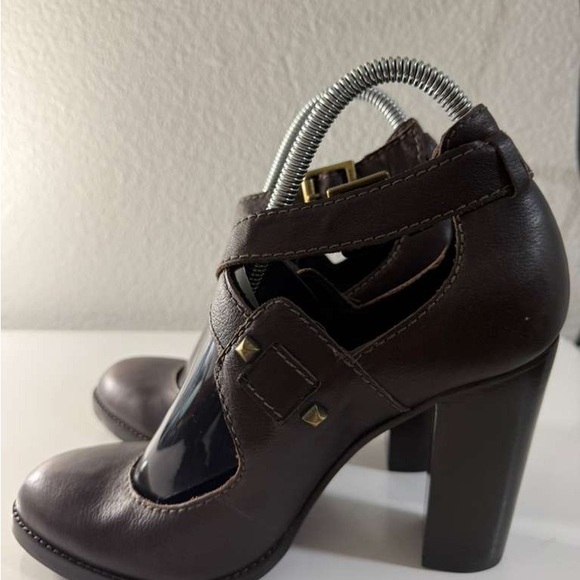 Juicy Couture Chocolate Brown Heels with Strap - Picture 6 of 8